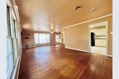 1307 W Main Street, Cameron, TX 76520 - Photo 9