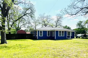 1307 W Main St, Cameron, TX 76520 - Photo 1