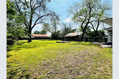 1307 W Main Street, Cameron, TX 76520 - Photo 5