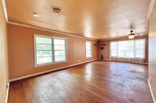 1307 W Main St, Cameron, TX 76520 - Photo 9