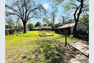 1307 W Main Street, Cameron, TX 76520 - Photo 7