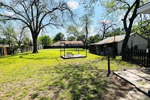 1307 W Main St, Cameron, TX 76520 - Photo 7