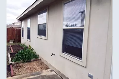 1002 W South Street, Leander, TX 78641 - Photo 9