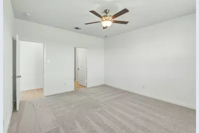 157 Green Berets Bend, Jarrell, TX 76537 - Photo 13