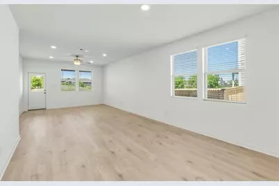 157 Green Berets Bend, Jarrell, TX 76537 - Photo 9