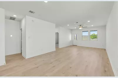 157 Green Berets Bend, Jarrell, TX 76537 - Photo 11