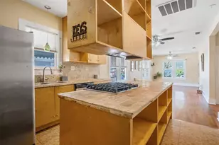 428 W Lullwood Ave, San Antonio, TX 78212 - Photo 17