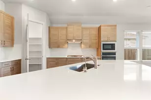 233 W Faulkner St, Liberty Hill, TX 78642 - Photo 11