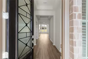 233 W Faulkner St, Liberty Hill, TX 78642 - Photo 7