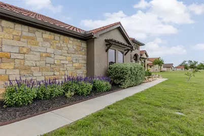 128 Strada Luca, Florence, TX 76527 - Photo 5