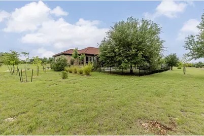 128 Strada Luca, Florence, TX 76527 - Photo 35