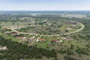 128 Strada Luca, Florence, TX 76527 - Photo 37