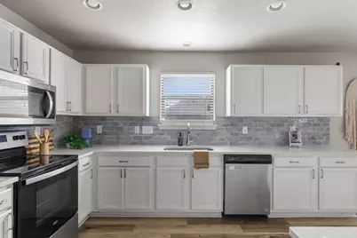 8816 Milton Lease Drive, Austin, TX 78747 - Photo 9