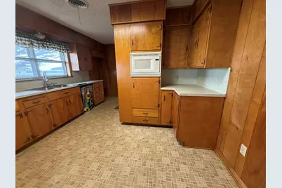 1204 E Lake Drive, Taylor, TX 76574 - Photo 15