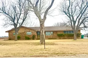 1204 E Lake Dr, Taylor, TX 76574 - Photo 1