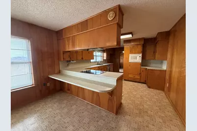 1204 E Lake Drive, Taylor, TX 76574 - Photo 11