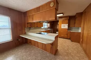 1204 E Lake Dr, Taylor, TX 76574 - Photo 11