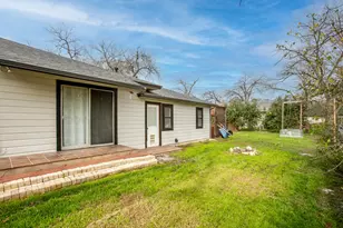 803 Peach St, Seguin, TX 78155 - Photo 23