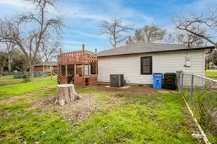 803 Peach St, Seguin, TX 78155 - Photo 25