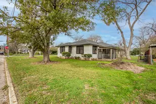 803 Peach St, Seguin, TX 78155 - Photo 21