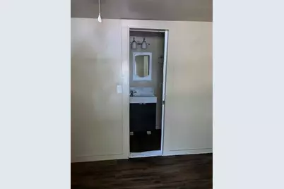 1000 Chihuahua Street #B, Lockhart, TX 78644 - Photo 5