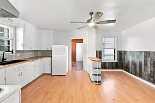 312 S Wilson Ave, Giddings, TX 78942 - Photo 3