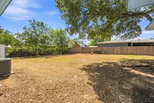 312 S Wilson Ave, Giddings, TX 78942 - Photo 29