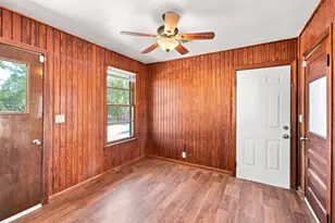 312 S Wilson Ave, Giddings, TX 78942 - Photo 23