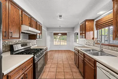 7506 Glenhill Road, Austin, TX 78752 - Photo 11