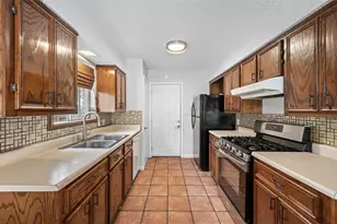 7506 Glenhill Rd, Austin, TX 78752 - Photo 3