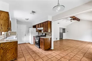 7506 Glenhill Rd, Austin, TX 78752 - Photo 5