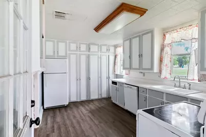 419 Avenue G, Marble Falls, TX 78654 - Photo 5