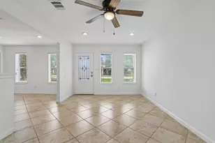 407 Magnolia St, Bastrop, TX 78602 - Photo 5