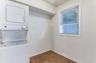 2401 Manor Rd, Austin, TX 78722 - Photo 9