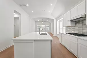 125 Three Oaks Ln, Georgetown, TX 78628 - Photo 3