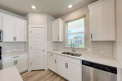 7203 Travertine Spring Drive, Austin, TX 78744 - Photo 17