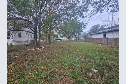 514 San Saba Street, Lockhart, TX 78644 - Photo 3