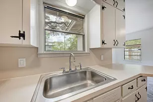 7804 Rutgers Ave, Austin, TX 78757 - Photo 11