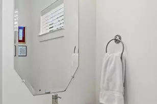 2713 Halcyon Dr, Austin, TX 78702 - Photo 19