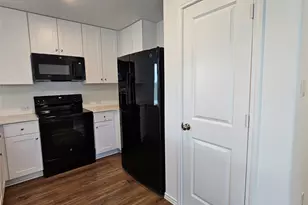 704 Commander Abbott Dr, Jarrell, TX 76537 - Photo 9