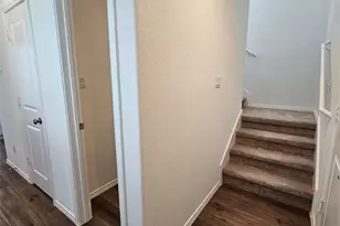 704 Commander Abbott Dr, Jarrell, TX 76537 - Photo 5