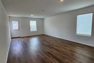 704 Commander Abbott Dr, Jarrell, TX 76537 - Photo 11