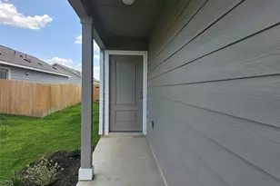 704 Commander Abbott Dr, Jarrell, TX 76537 - Photo 3