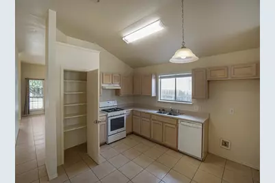 121 Shenandoah Trail, Elgin, TX 78621 - Photo 5