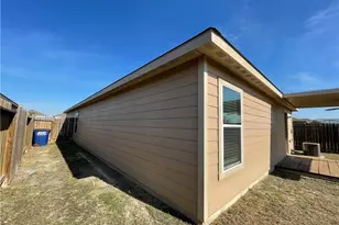 113 Robertson Ln, Jarrell, TX 76537 - Photo 37
