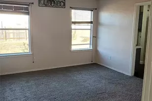 204 Phillips St, Hutto, TX 78634 - Photo 5