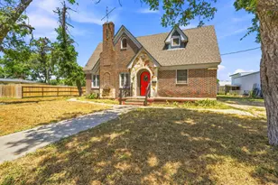 210 E Cedar St, Seguin, TX 78155 - Photo 1