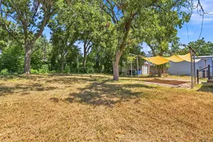 210 E Cedar St, Seguin, TX 78155 - Photo 23