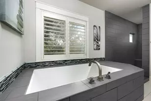 6009 Woodcrest Dr, Austin, TX 78759 - Photo 17