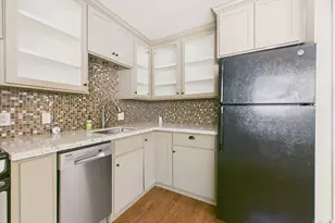 803 W 28th St, Austin, TX 78705 - Photo 9